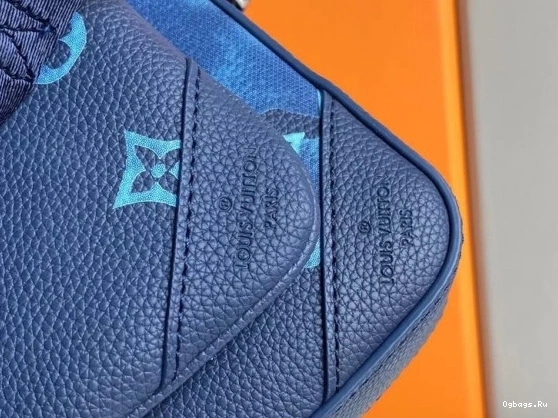 LOUIS TRIO VUITTON MESSENGER 0109